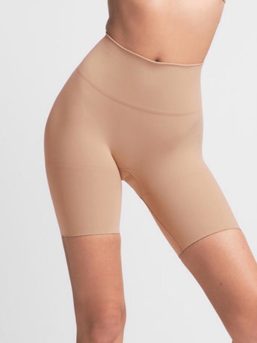SKIMS MID THIGH SHORT (size L)